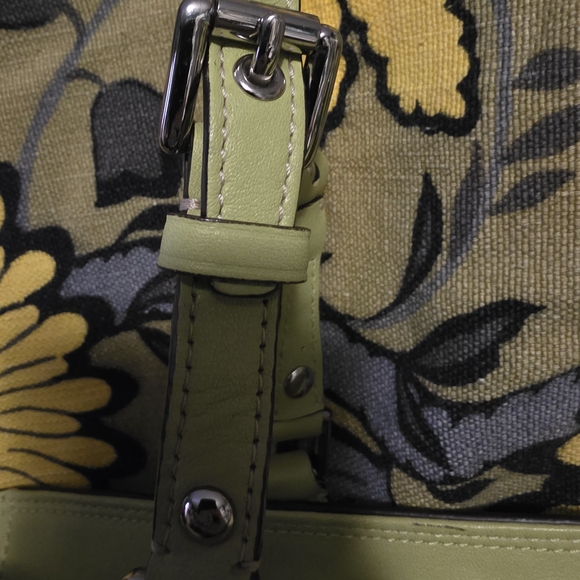 Coach Gallery Tote in a lime green (sometimes referred to as "pear") leather. - Picture 2 of 9